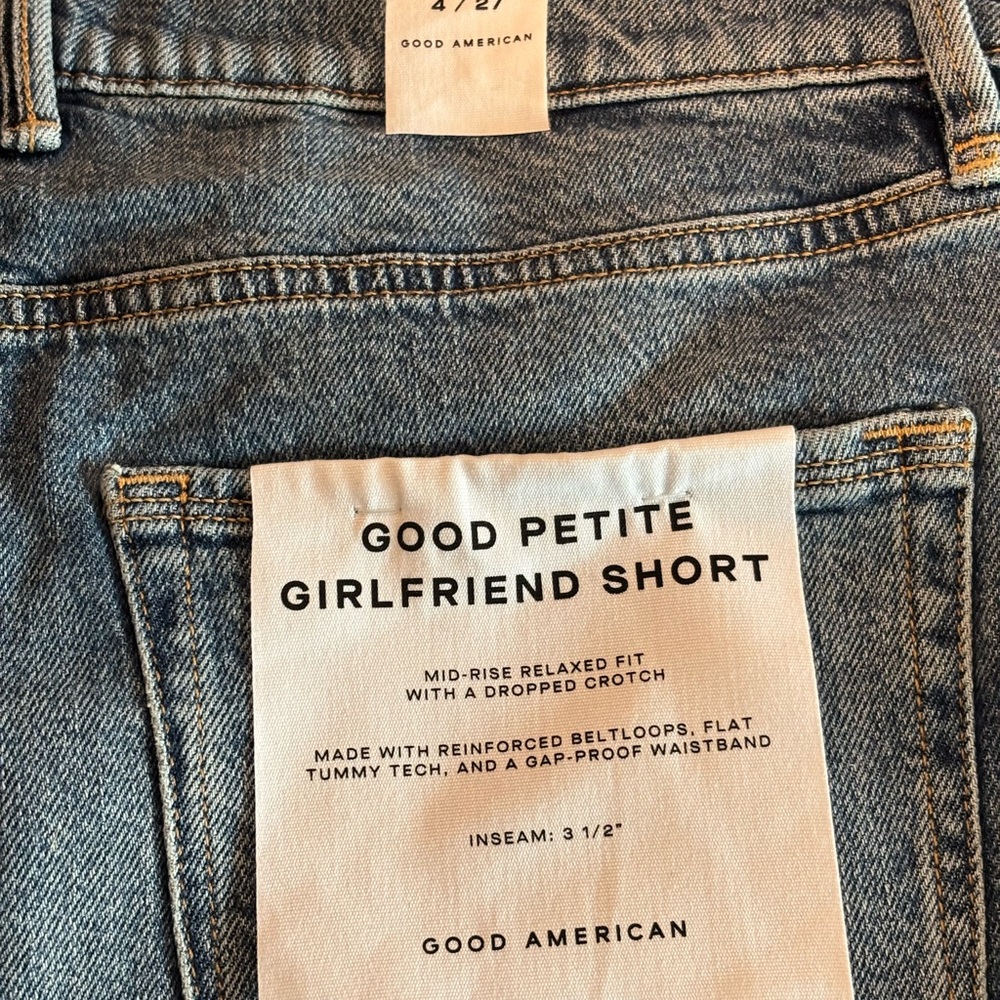 Good American Classic Blue Boyfriend Jean Shorts - Picture 4 of 4